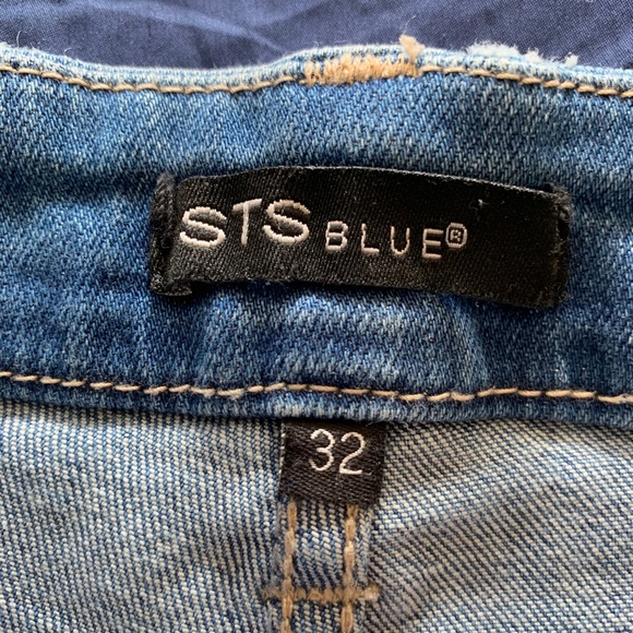 Shorts - Picture 3 of 3